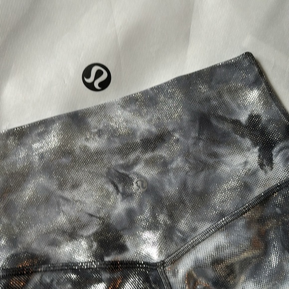LULULEMON ALIGN HR SHORTS 8” *SHINE DIAMOND DYE STARLIGHT GRAPHITE GRAY FOIL NWT - Picture 6 of 9